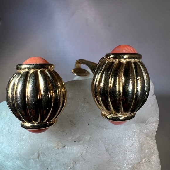 Vintage Signed Ciner Double Cabochon Faux Agate Coral Gold Ribbed Earrings